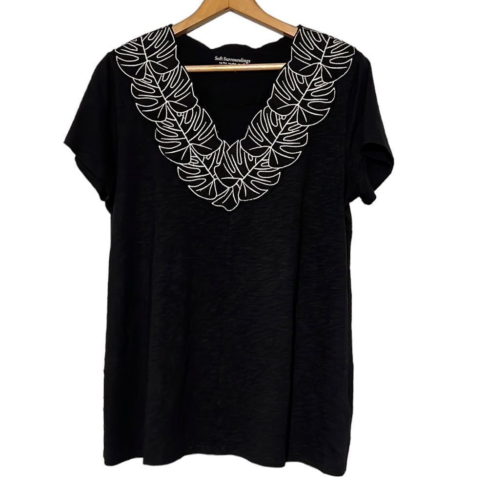Soft Surroundings Top Woman’s Size Medium Petite Black White Embroidered Leaves